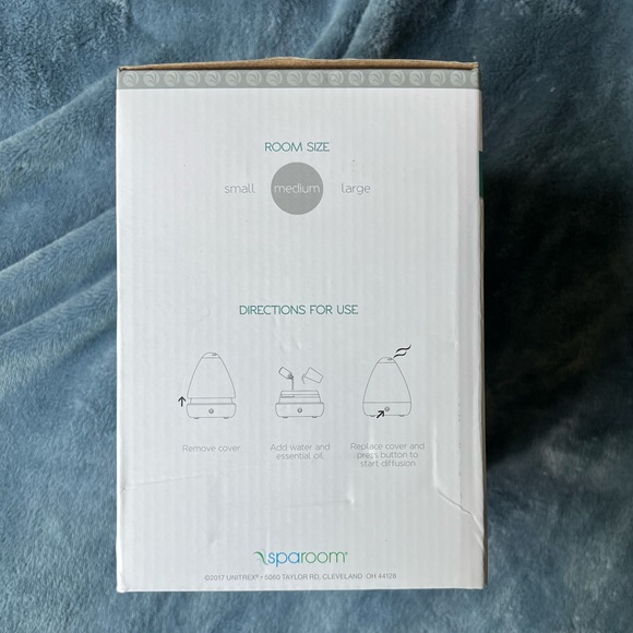 NEW Essential Oil Diffuser with 3 Essential Oils - Picture 3 of 8